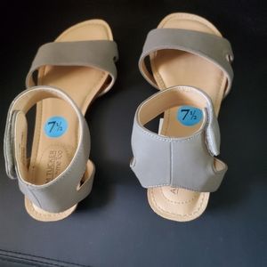 ADAM TUCKER SANDALS SIZE 7.5